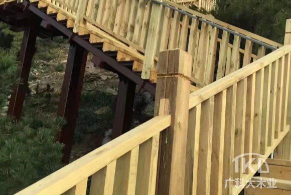 防腐木圍欄護(hù)欄施工