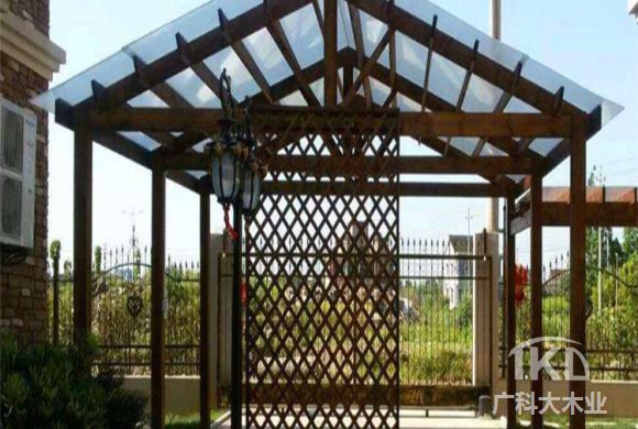 玻璃頂防腐木長(zhǎng)廊